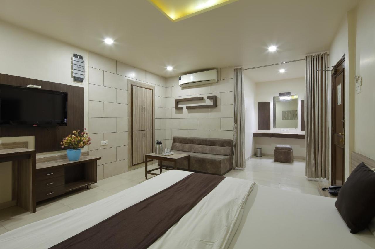 Hotel Good Night Ahmedabad Eksteriør bilde