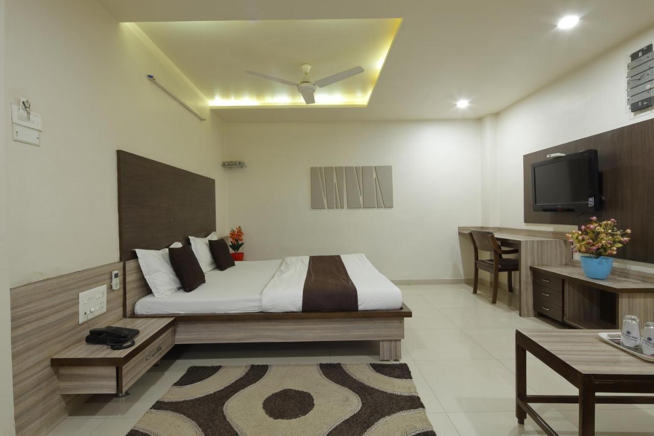 Hotel Good Night Ahmedabad Eksteriør bilde