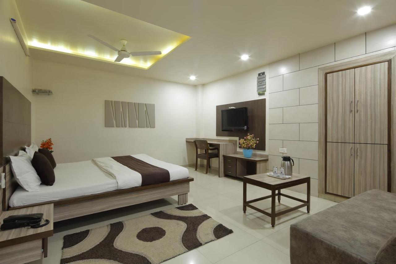Hotel Good Night Ahmedabad Eksteriør bilde