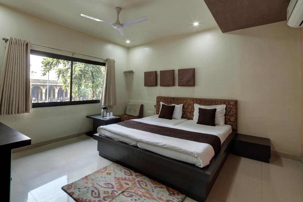 Hotel Good Night Ahmedabad Eksteriør bilde