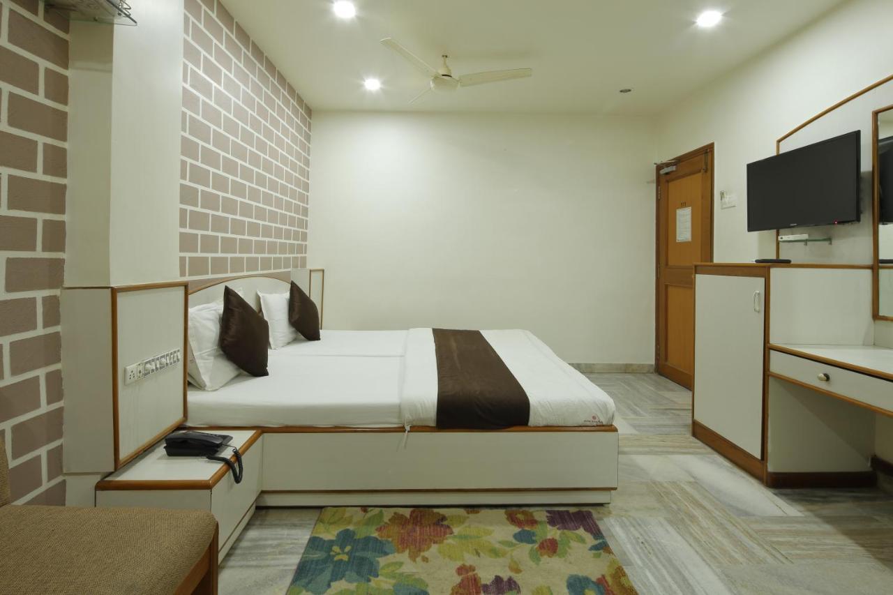 Hotel Good Night Ahmedabad Eksteriør bilde