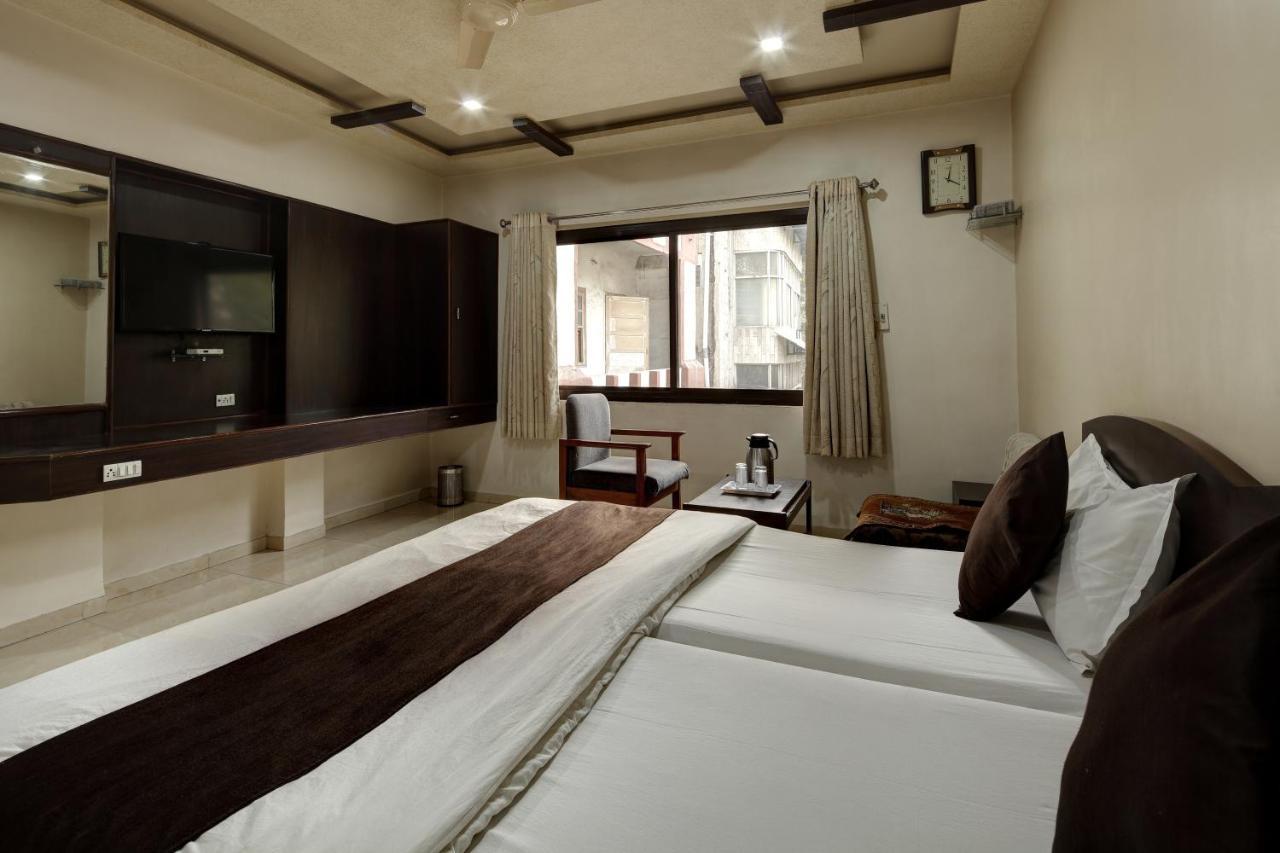 Hotel Good Night Ahmedabad Eksteriør bilde