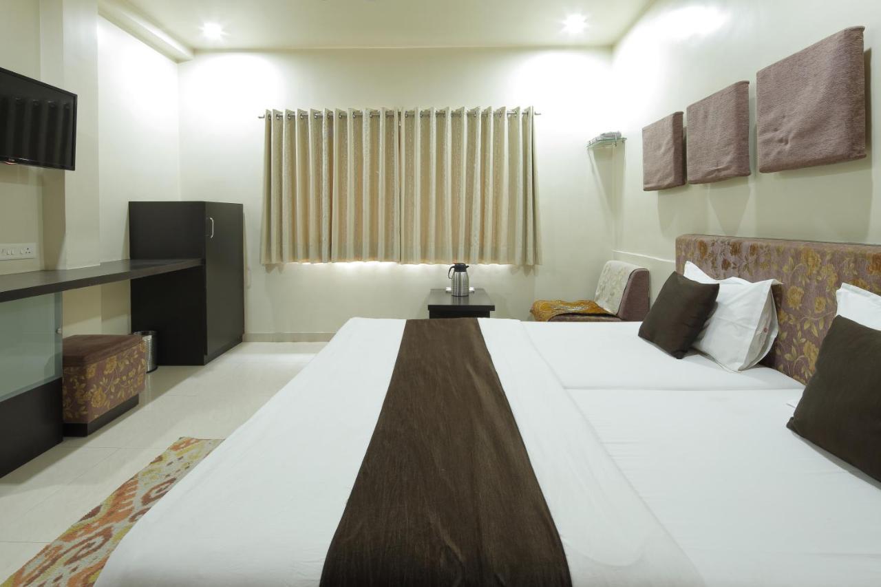Hotel Good Night Ahmedabad Eksteriør bilde