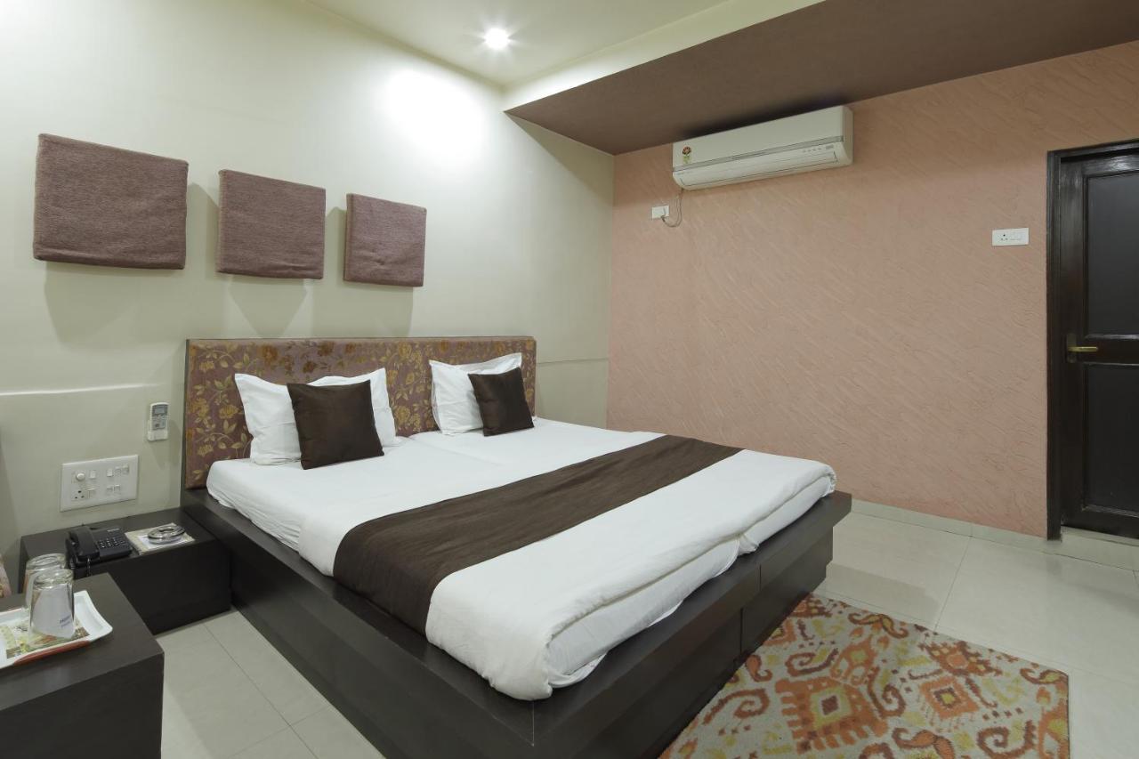 Hotel Good Night Ahmedabad Eksteriør bilde