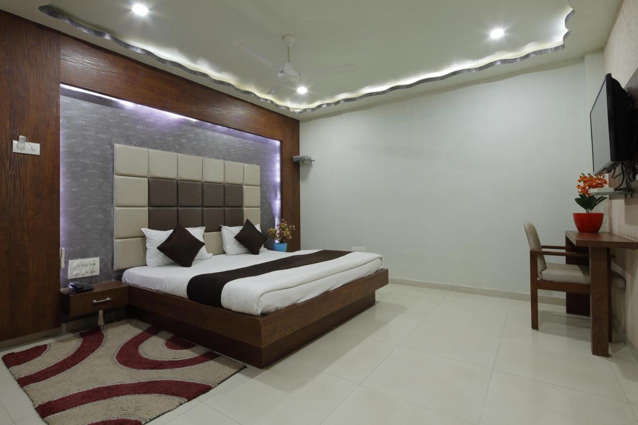 Hotel Good Night Ahmedabad Eksteriør bilde