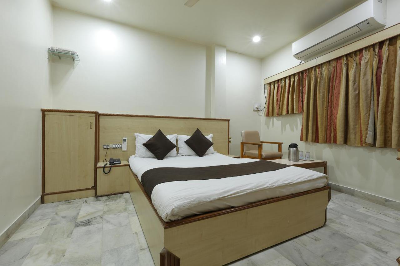 Hotel Good Night Ahmedabad Eksteriør bilde