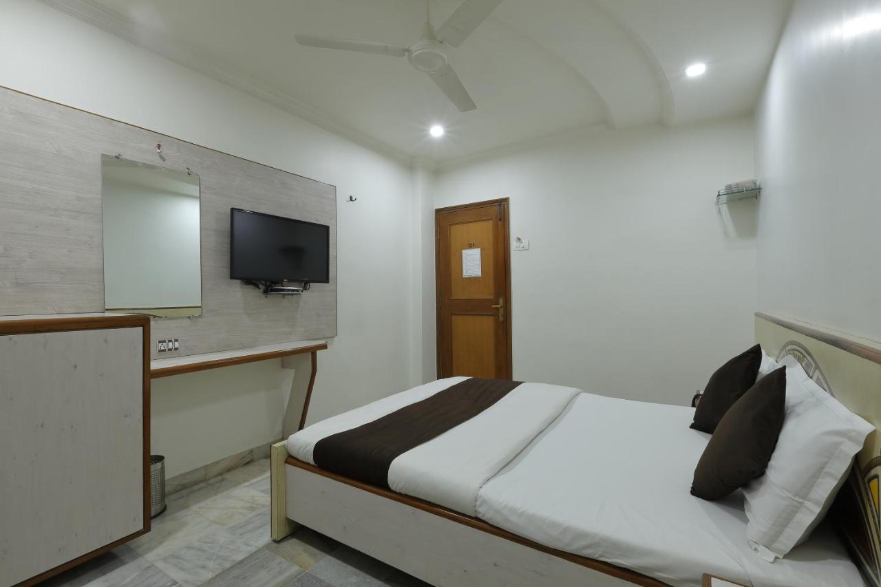 Hotel Good Night Ahmedabad Eksteriør bilde