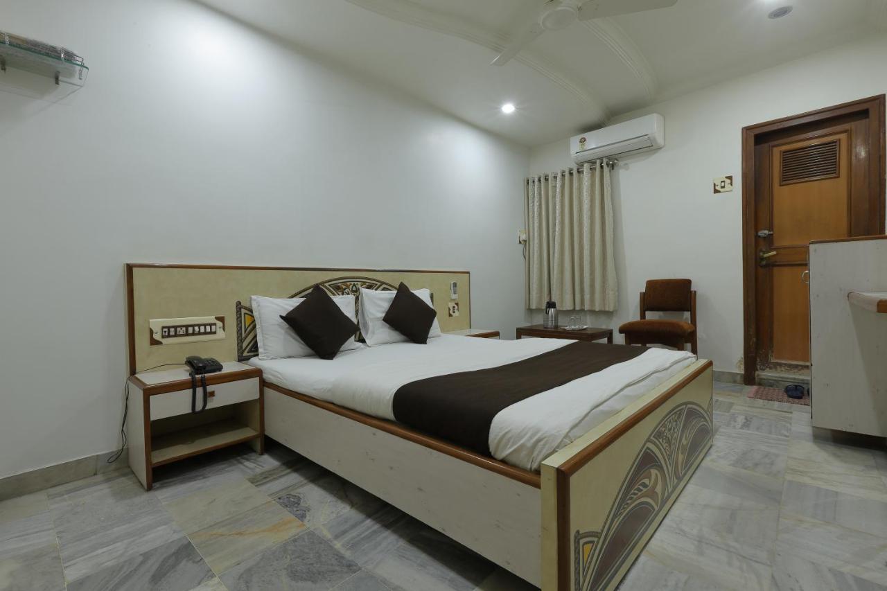 Hotel Good Night Ahmedabad Eksteriør bilde