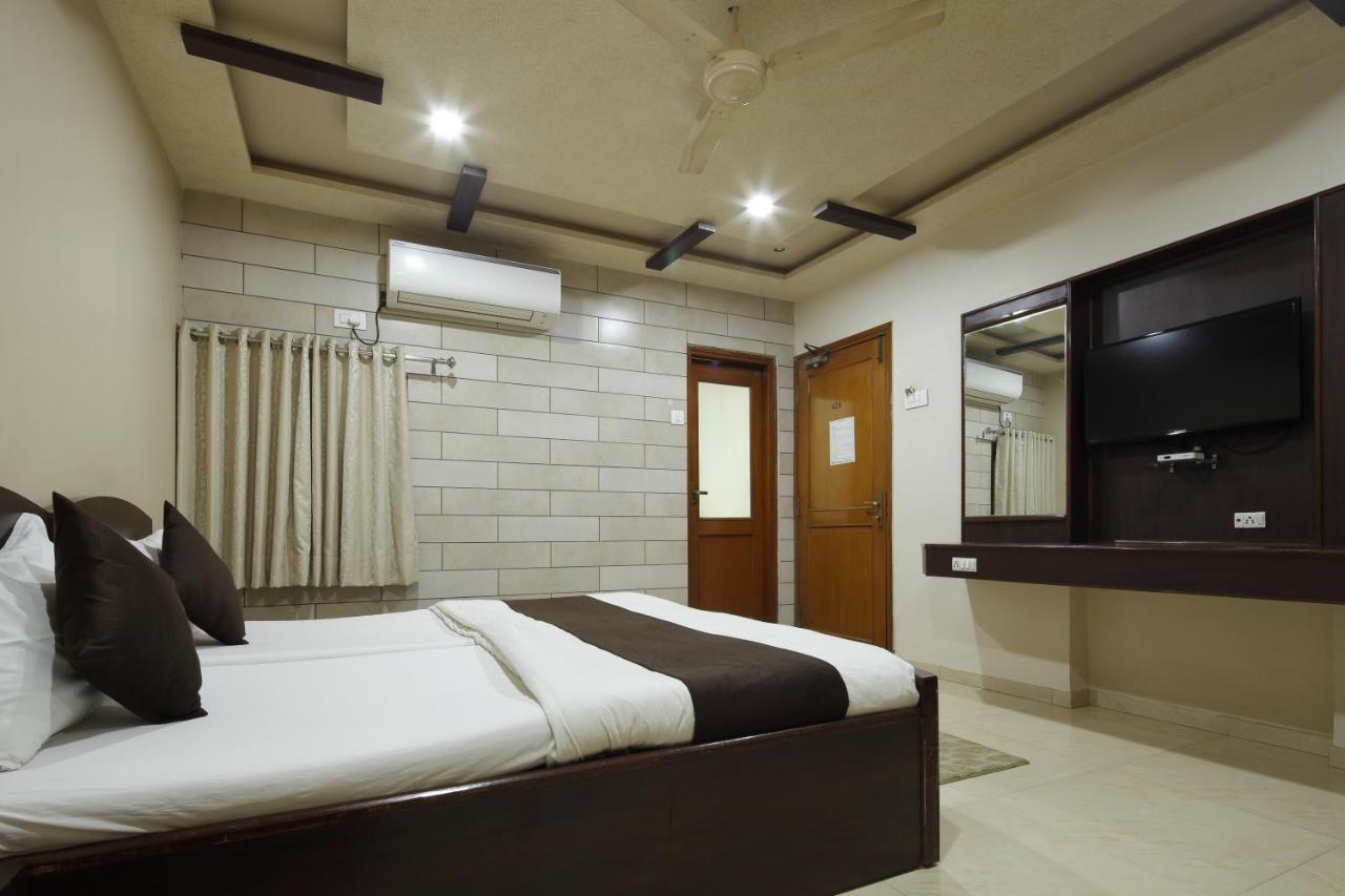 Hotel Good Night Ahmedabad Eksteriør bilde