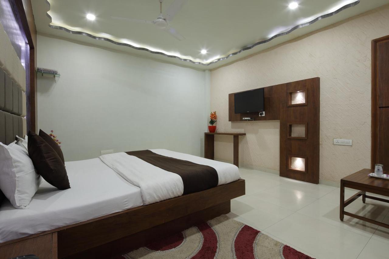 Hotel Good Night Ahmedabad Eksteriør bilde