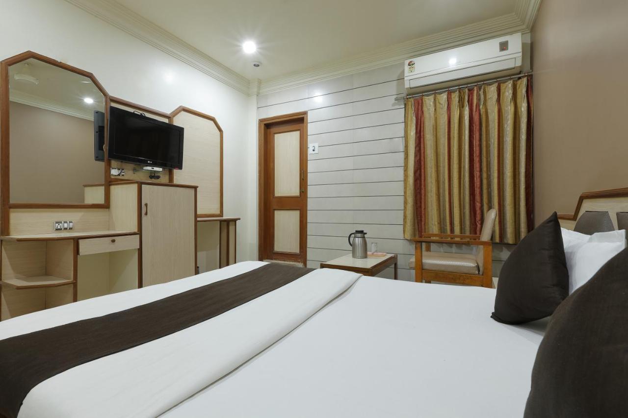 Hotel Good Night Ahmedabad Eksteriør bilde